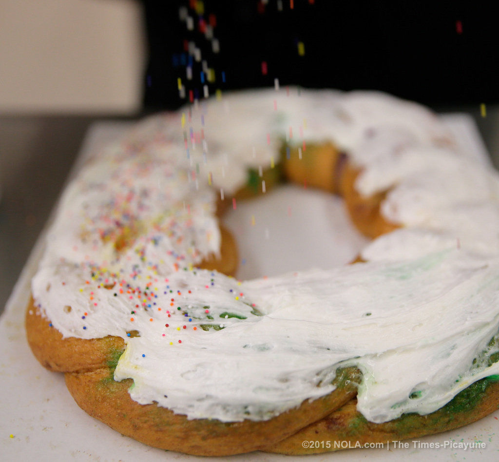 King cake 101 How to bake �em, buy �em or host a party to