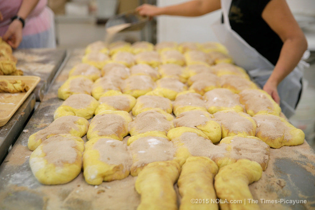 King cake 101 How to bake �em, buy �em or host a party to