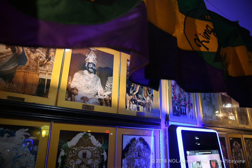 mardi gras float riders are required by law to wear masks