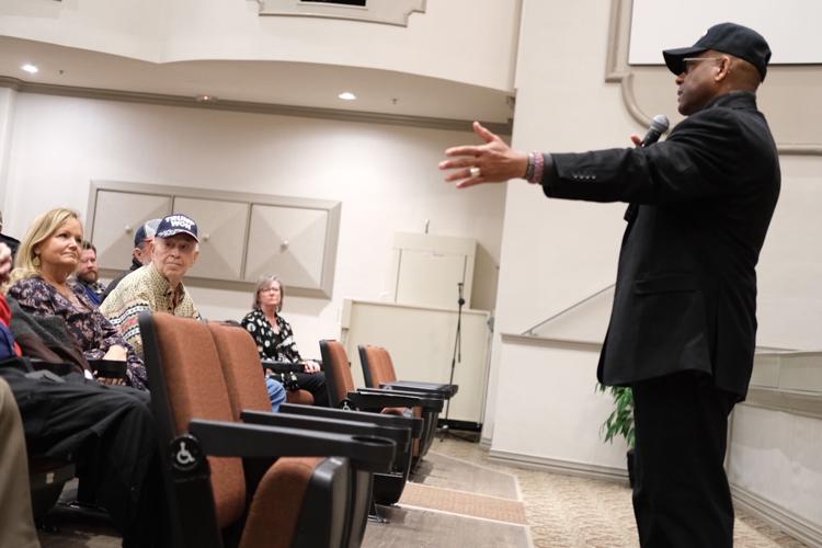 Greg Abbott, Allen West stump for votes in Marshall as ...