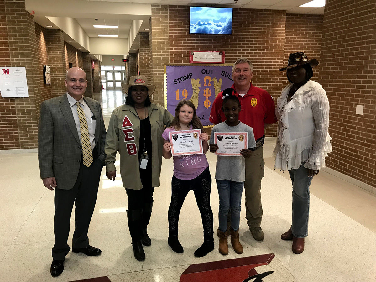 William B. Travis Elementary Students 'chow Down With The Chief ...