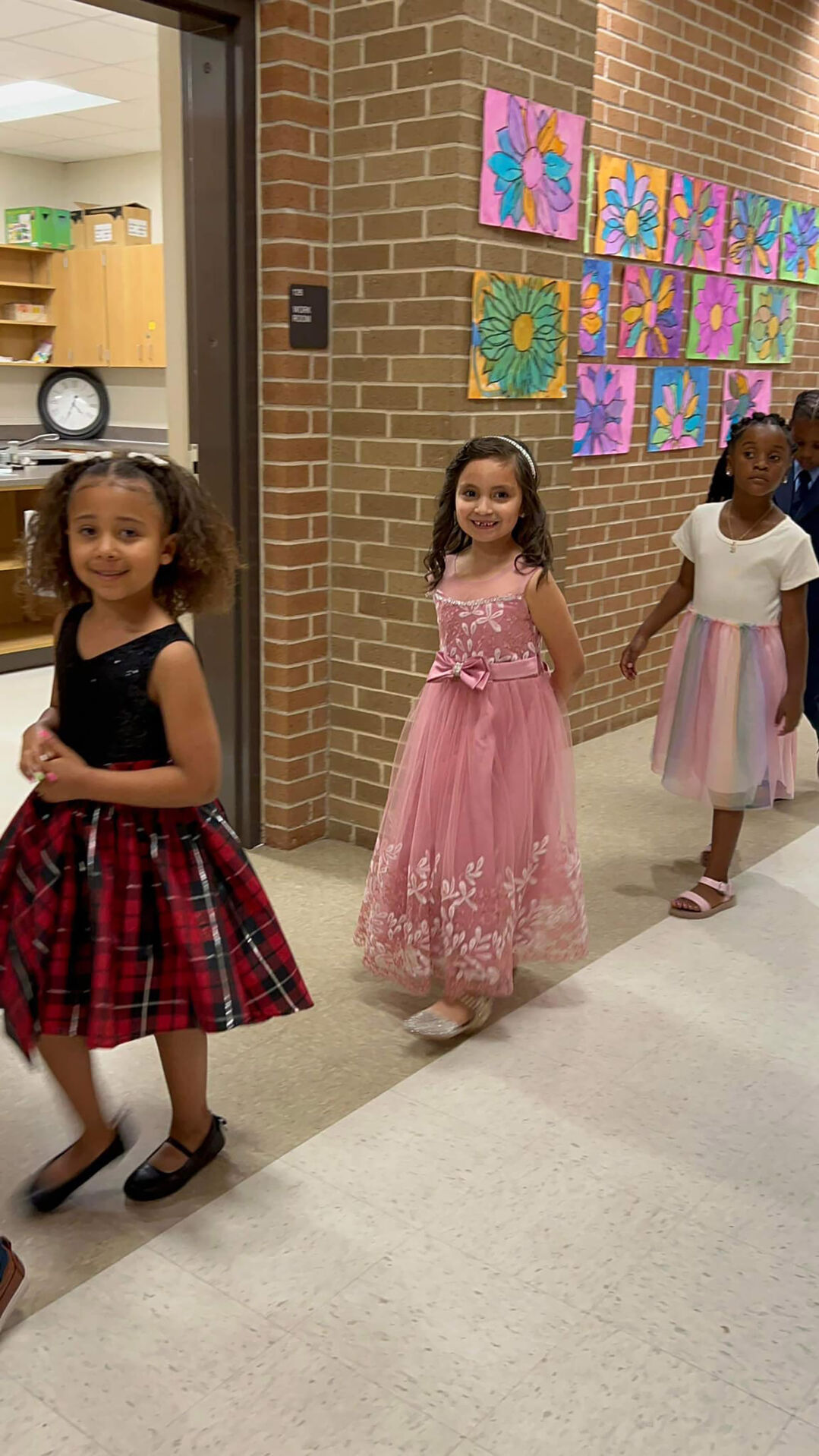 William B. Travis Elementary Hosts Kindergarten Graduation | News ...