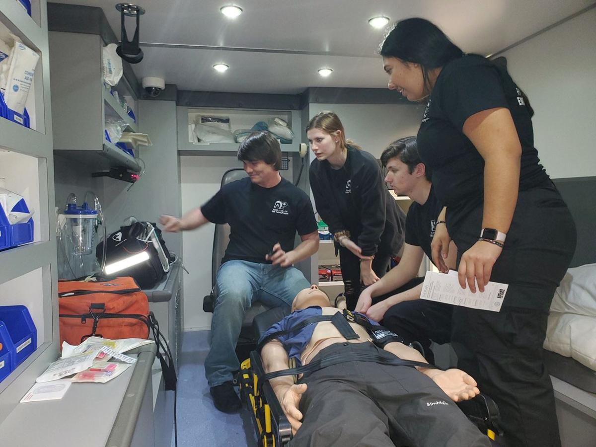 Jefferson High School Students Get Skills Training In New Emt Certification Program News Marshallnewsmessenger Com