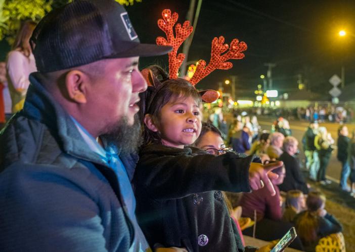 Jefferson, Hallsville get in Christmas spirit with parades, lighting