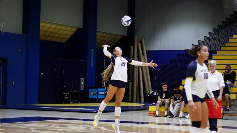 Women’s volleyball scores emphatic sweep over William Peace