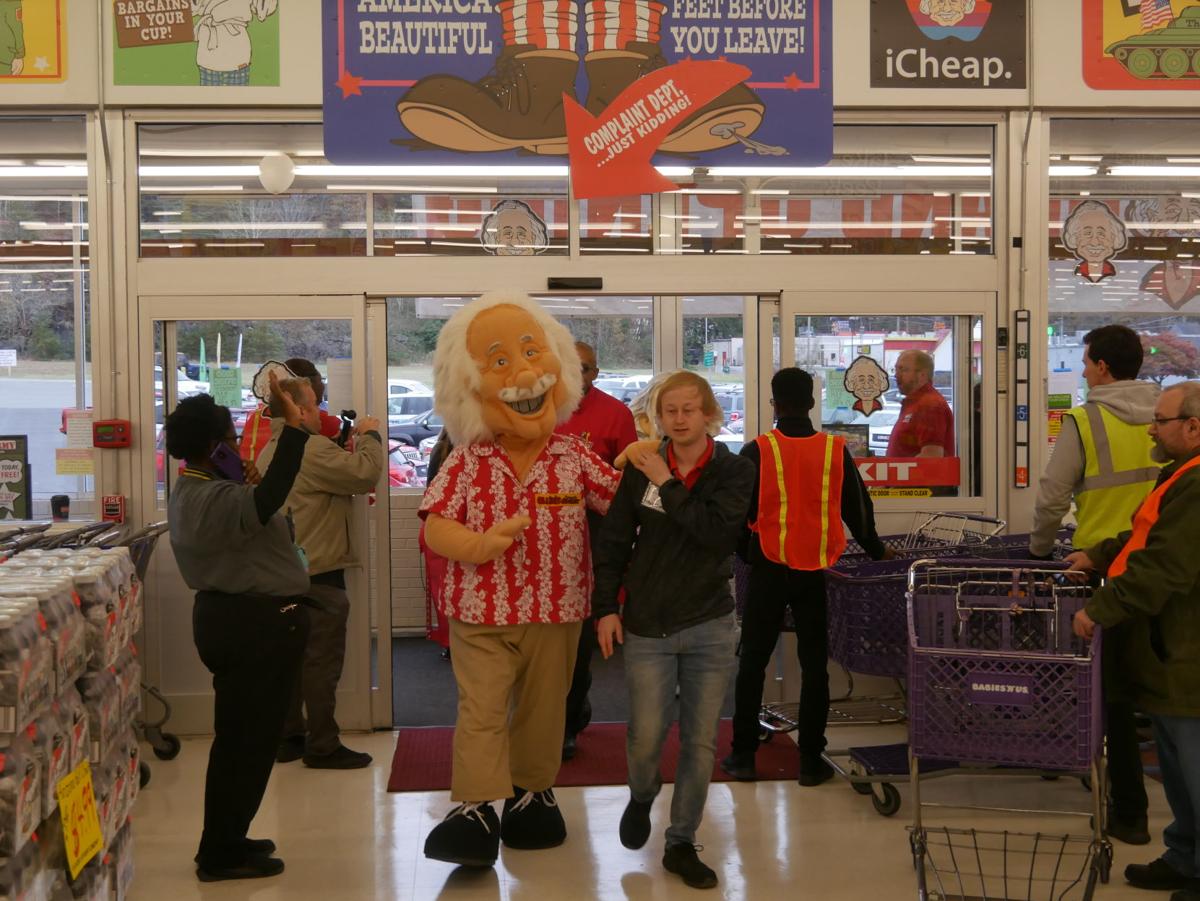 Hundreds Turn Out For Grand Opening Of Ollie S Bargain Outlet Latest Headlines Martinsvillebulletin Com