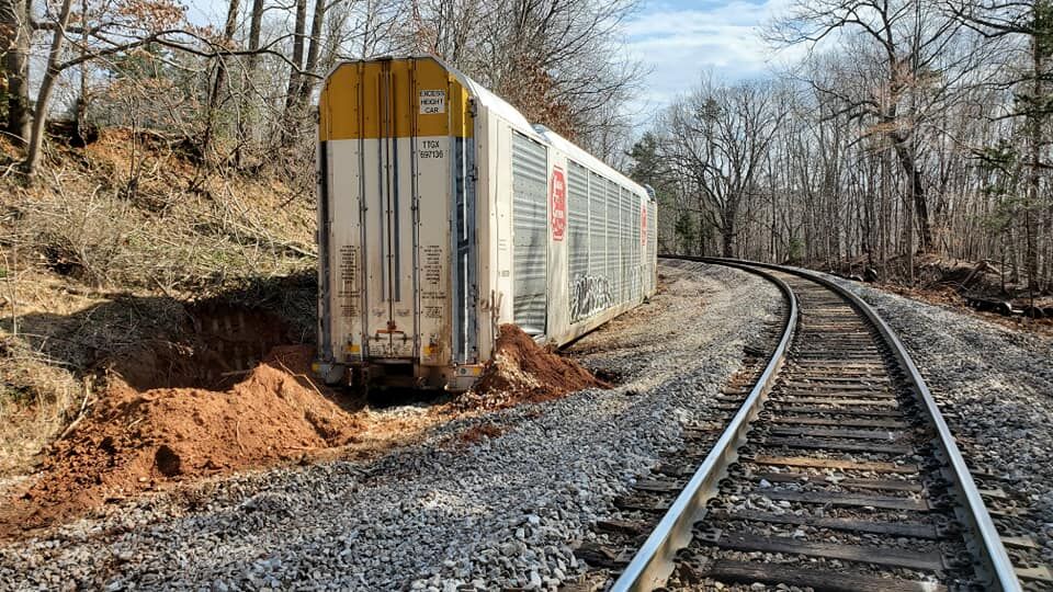 Watch Now Train Derails In Martinsville In Same Location As Before Local News Martinsvillebulletin Com