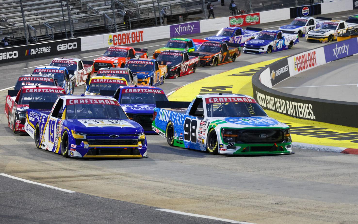 PHOTOS Trucks race at Martinsville Speedway