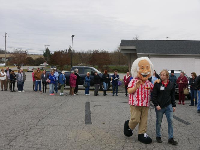 Hundreds on hand for Ollie's grand opening
