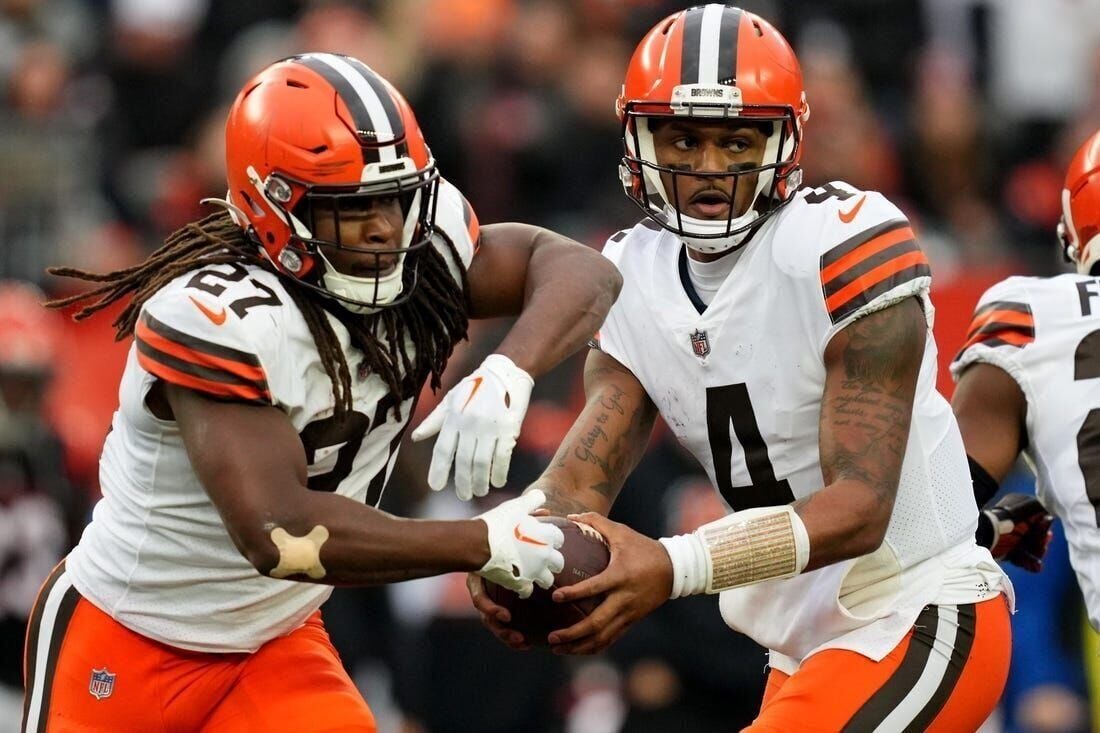 Cleveland Browns running backs Kareem Hunt (27) and Nick Chubb (24