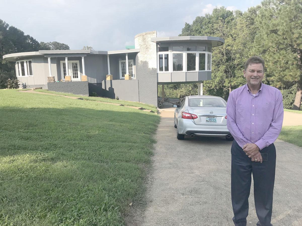 Brown Hussey Give Tour And Stories Of Ridgeway S Iconic Round House Latest Headlines Martinsvillebulletin Com