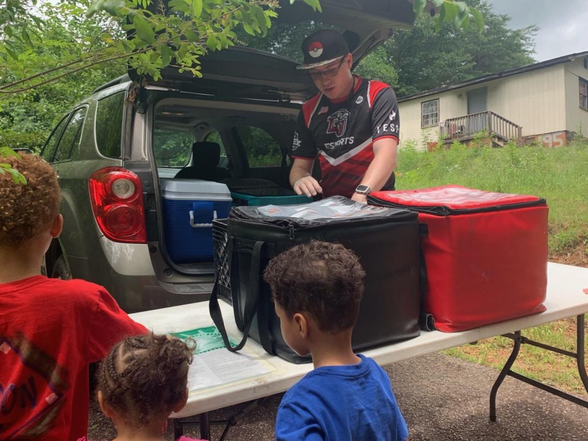Many Hands Help Feed About 12 000 Food Needy People In Henry And Patrick Counties During The Summer Features Martinsvillebulletin Com