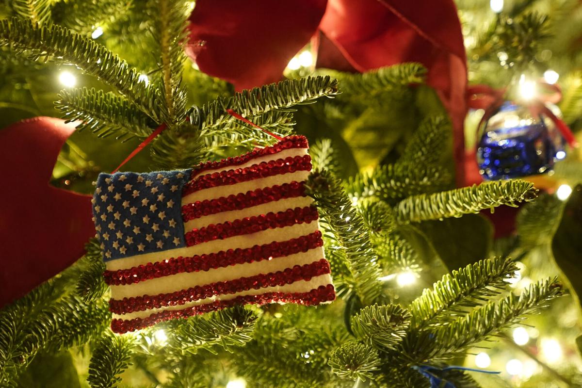 Photos White House Christmas Decorations Unveiled National News Martinsvillebulletin Com