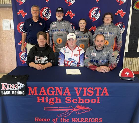 Magna Vista hold signing day for senior athletes