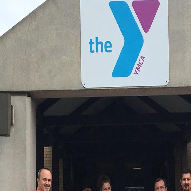 Martinsville Lowes Workers Help Ymca News Martinsvillebulletin Com