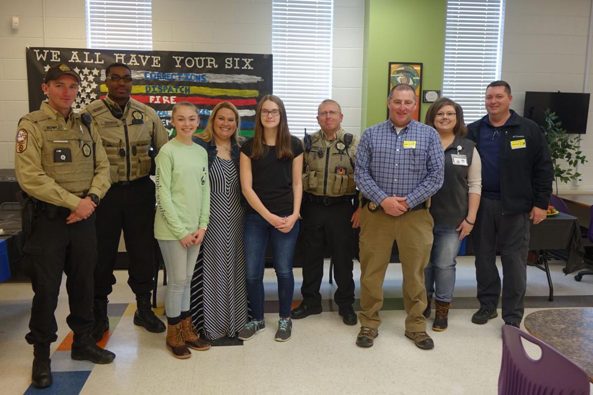 Saying Thanks FieldaleCollinsville students pay tribute to first