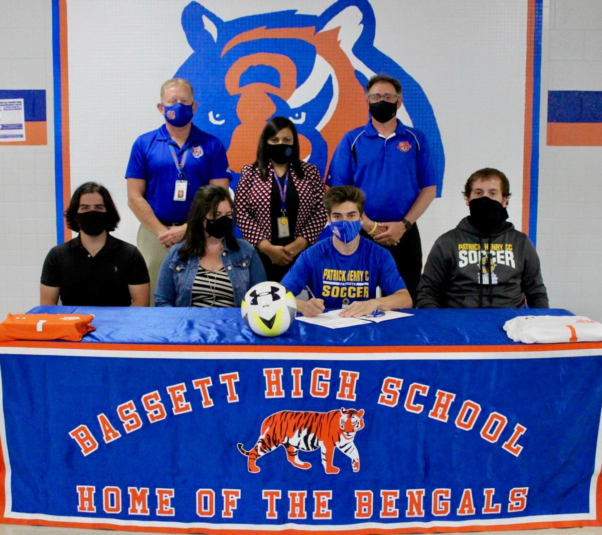 DeVivo signs with PHCC