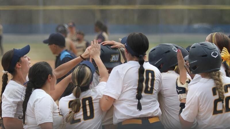 Softball advances in winner’s bracket with opening pod play win over Shenandoah