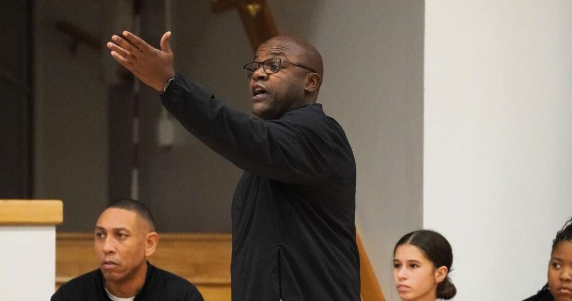 Howard Dillard Jr. ready to keep Mayfield girls basketball rolling