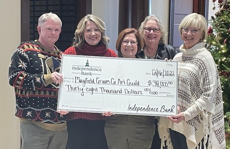 Independence Bank makes donation to art guild, art departments News