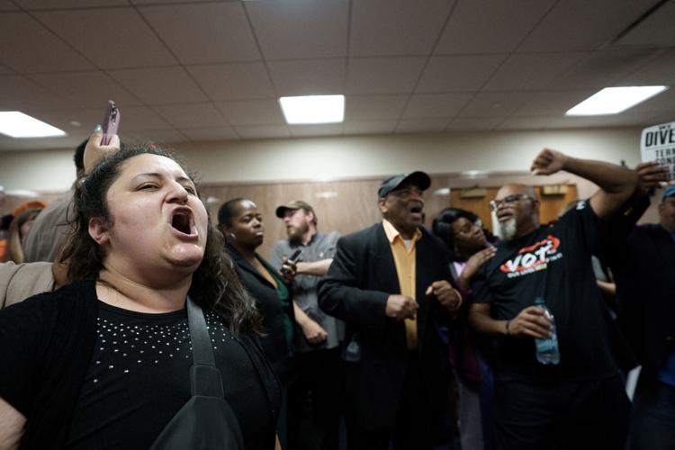 FILE PHOTO: Supreme Court redistricting ruling throws Louisiana primary into chaos