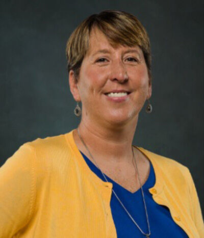 121721-mmn-nws-teacheraward-p1.jpg