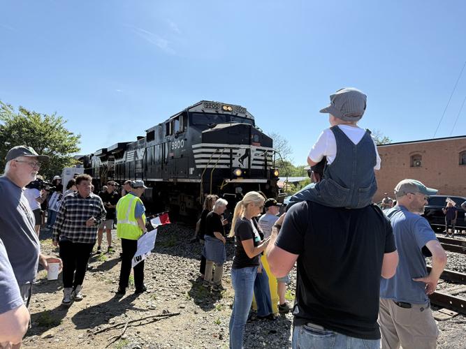 Train returns to Old Fort 7.jpeg