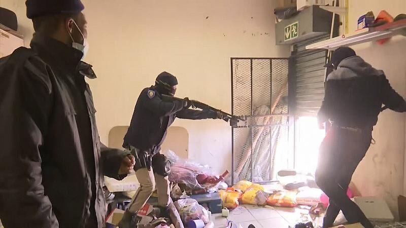 Tense scenes in ransacked South Africa supermarket | World ...