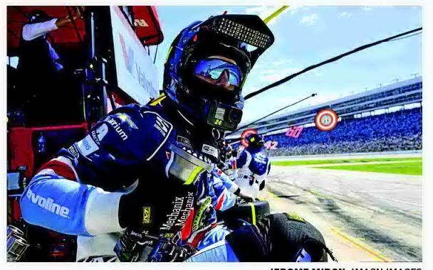 ELLIOTT NIPS HAMLIN IN TEXAS
