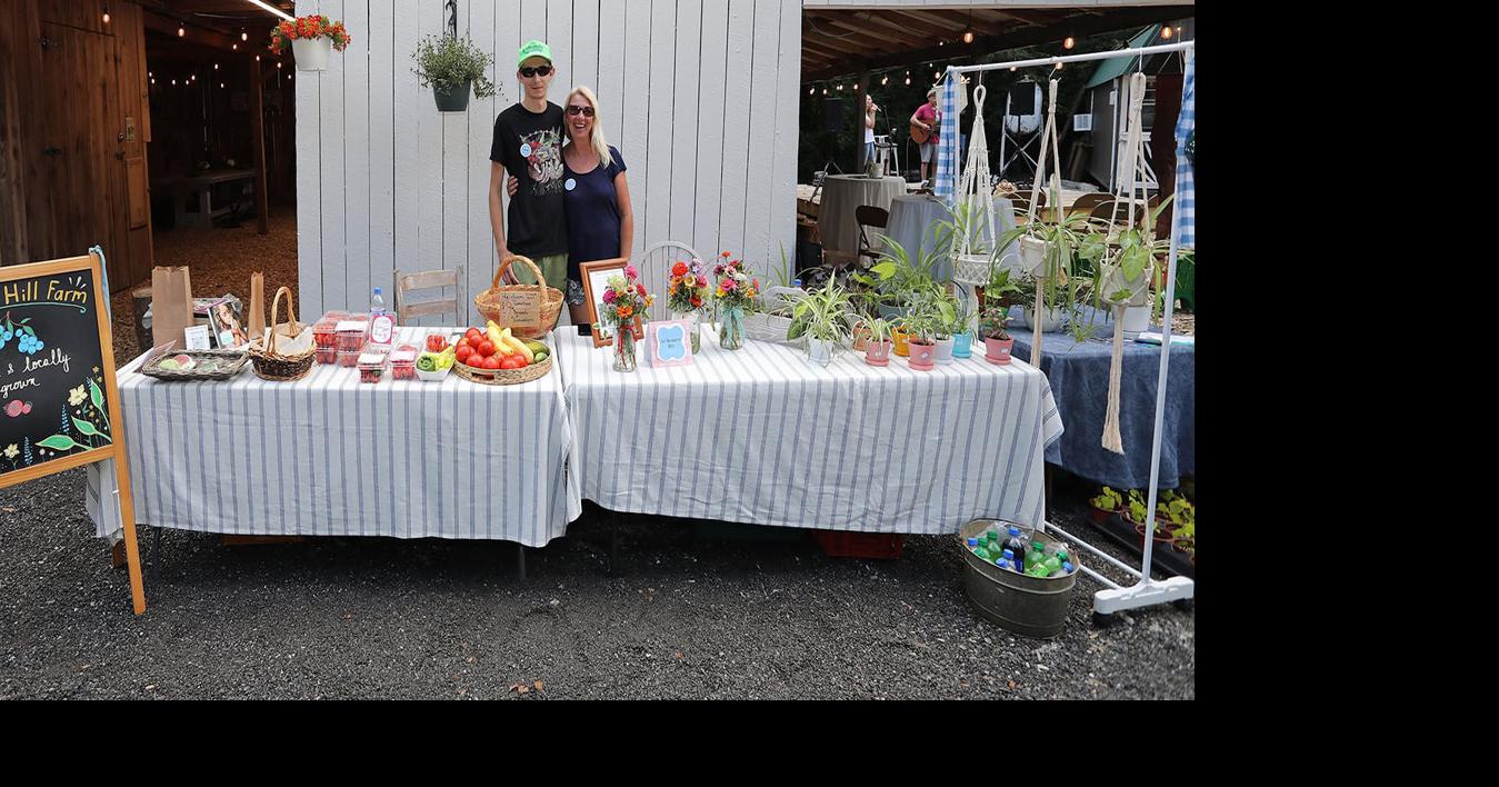 New farmers and crafters market opens south of Marion