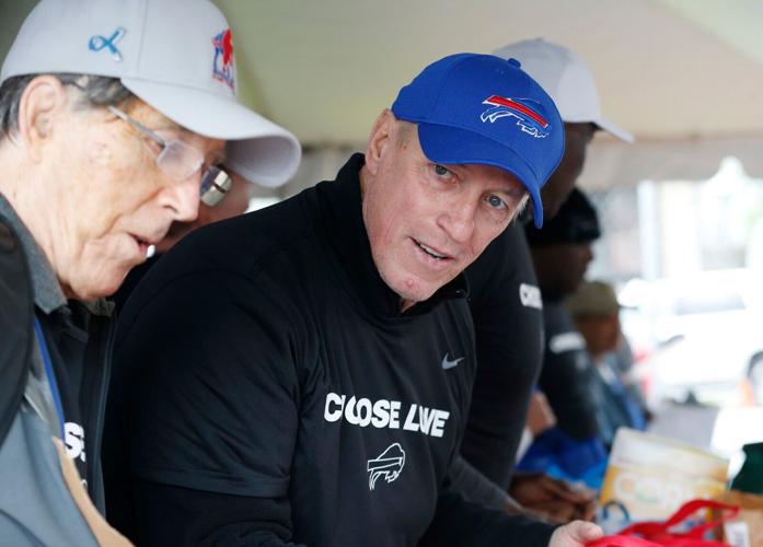 Bills and Sabres alumni volunteer