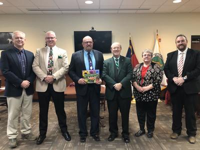 Marion Mayor Steve Little publishes calendar featuring local flowers