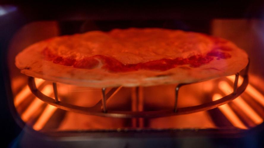 What pizza from a vending machine really tastes like