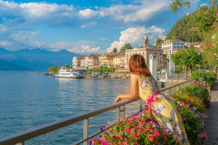 Cans of ‘fresh air’ from Lake Como on sale to tourists in Italy