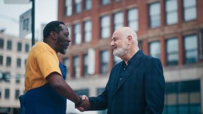 Albert (Rob Reiner) tells mentee Ebraheim (Edwin Lee GIbson) that he could have success with expanding on FX's "The Bear."