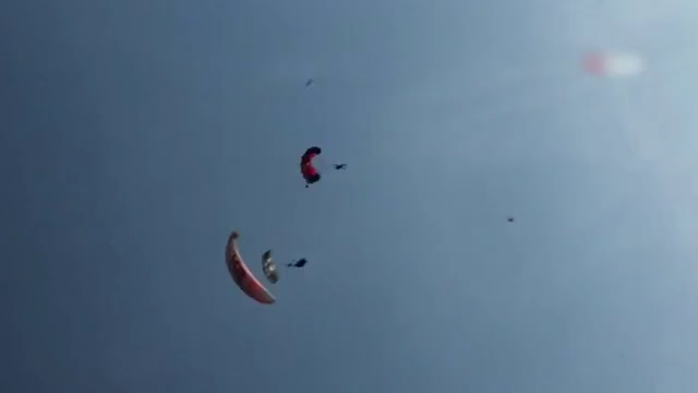 Paragliding pilots hurt after colliding mid-air during Turkey festival |  World | mcdowellnews.com