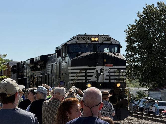 Train returns to Old Fort 6.jpeg