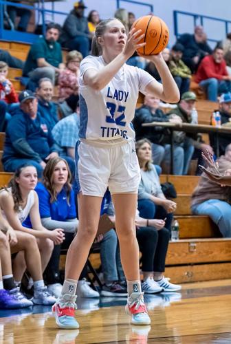 121522-mmn-sports-mhs-hoops-girlsp1.jpg