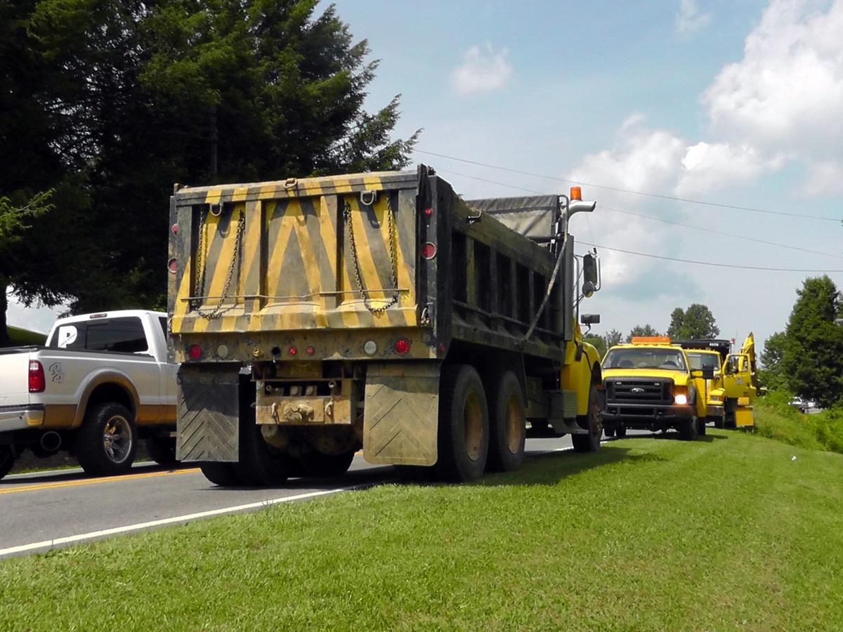 Sinkhole shuts down one lane on U.S. 70 West