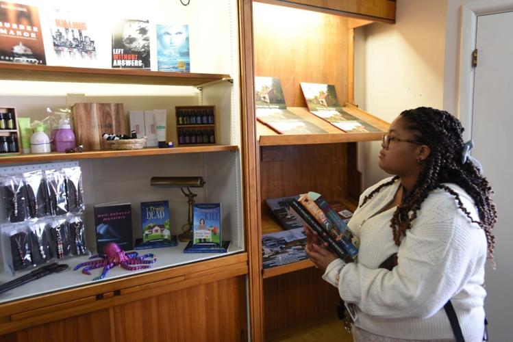 041626-hdr-news-libreria-p2