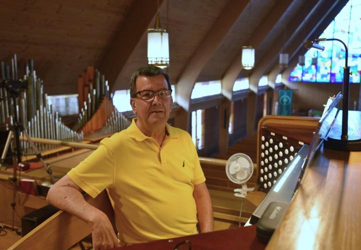 072126-hdr-news-organist-p1