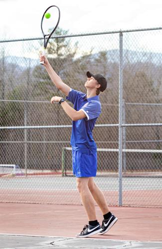 Stout Reynolds team blanks Titans