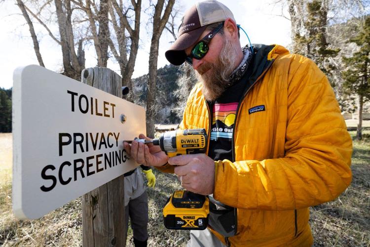 Privacy screening sign