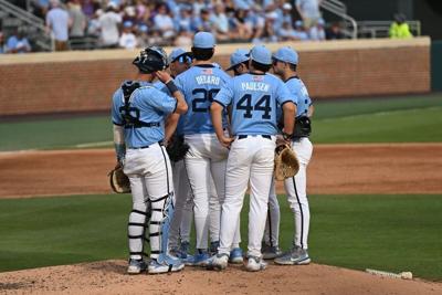 May 30, 2026; Chapel Hill, NC, USA; North Carolina Tar Heels pitcher Jason DeCaro (29) is met at the mound during game 4 of the Chapel Hill Regional at Boshamer Stadium. Mandatory Credit: William Howard-Imagn Images