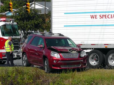 IMAGE: Car vs tractor trailer at 221/70 West intersection