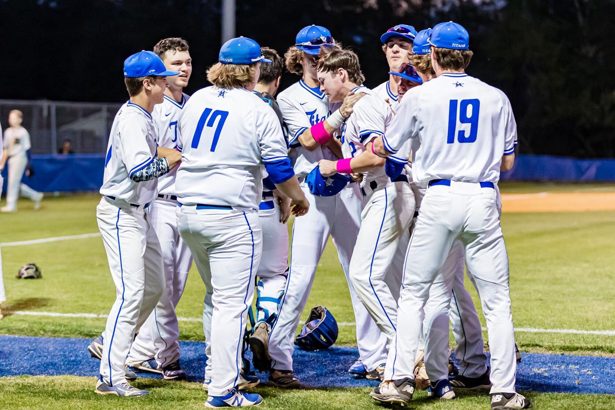 Strong finish: Titans shoot down Rockets to wrap up regular season