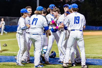 Strong finish: Titans shoot down Rockets to wrap up regular season