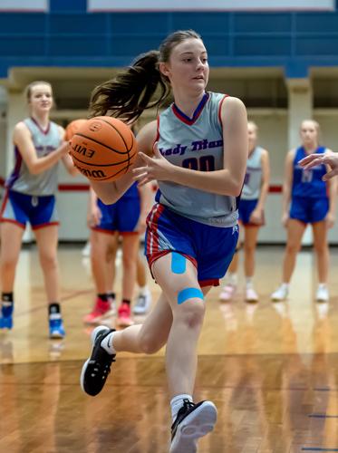 111722-mmn-sports-mhs-hoops-girlsp2.jpg