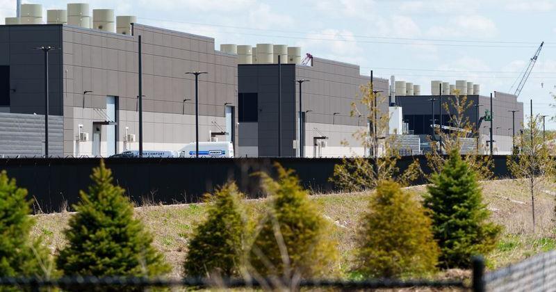 1,000 jobs coming to North Carolina in new Corning, Amazon data center deal