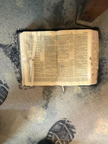 050822-mnh-news-prayerpooper-p2